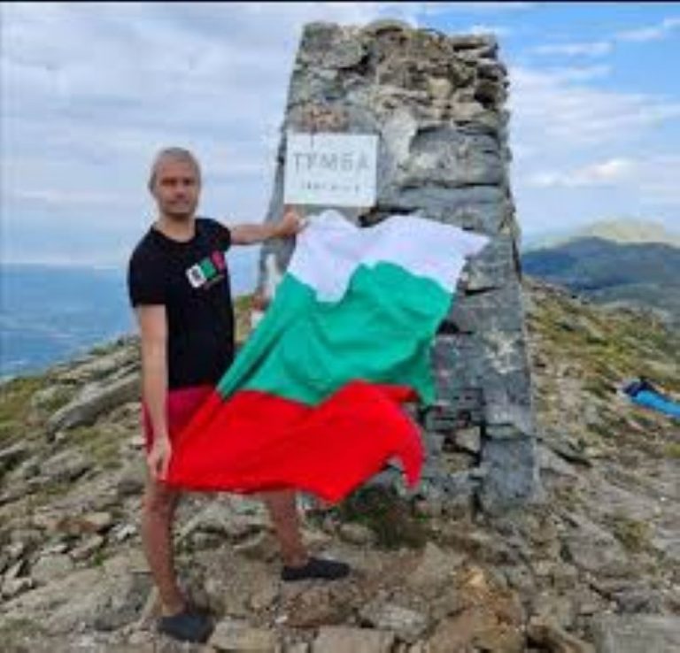 Истите тие што сакаат да влезат во Устав бараат ПРИПОЈУВАЊЕ на Македонија кон Бугарија