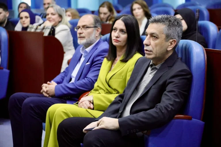 Меџити: Чаир вложува во образованието со нови трајни вработувања